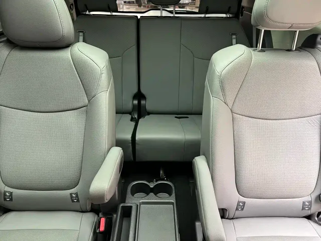 Toyota Granvia — Фото автомобиля 19