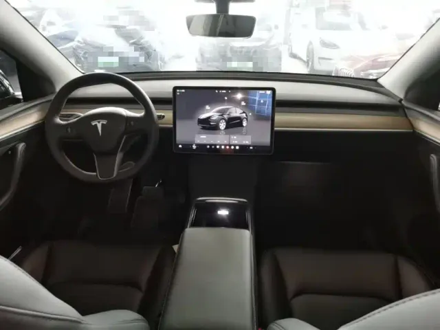 Tesla Model Y — Фото автомобиля 9
