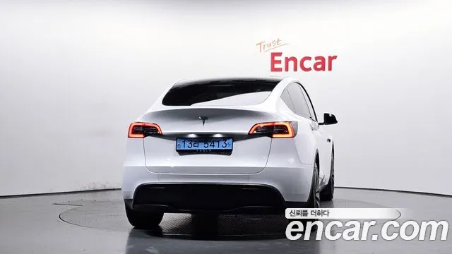 Tesla Model Y — Фото автомобиля 4