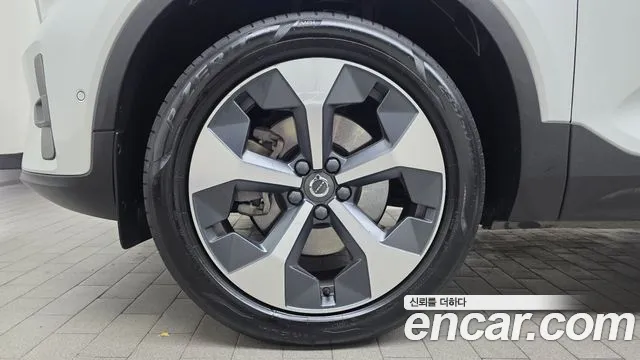 Вольво XC40 B4 Ultimate Bright — Фото автомобиля 5