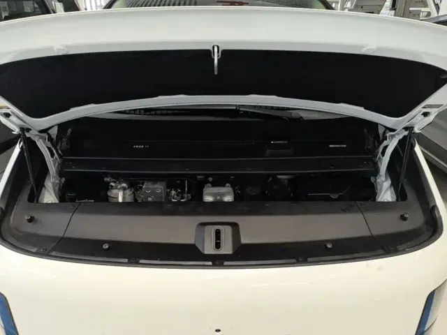 Li Auto MEGA — Фото автомобиля 19