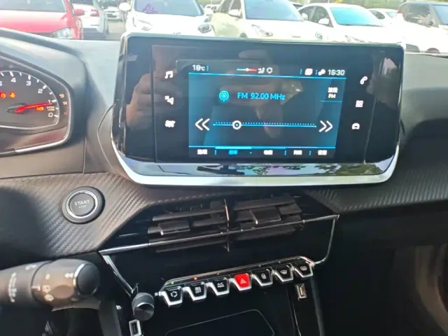 Peugeot 2008 — Фото автомобиля 12