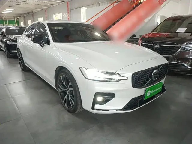 Volvo S60 — Фото автомобиля 3