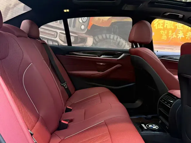 BMW 5 Series — Фото автомобиля 9
