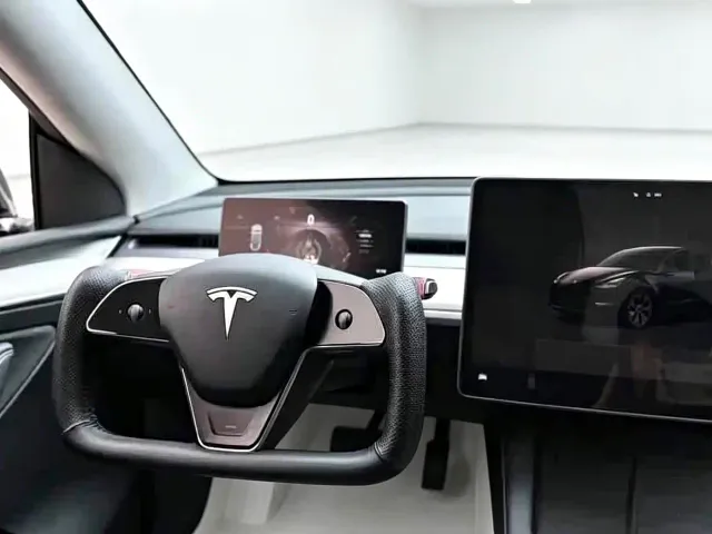 Tesla Model Y — Фото автомобиля 4