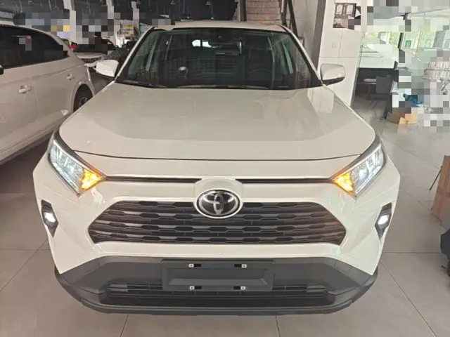 Toyota RAV4 — Фото автомобиля 2