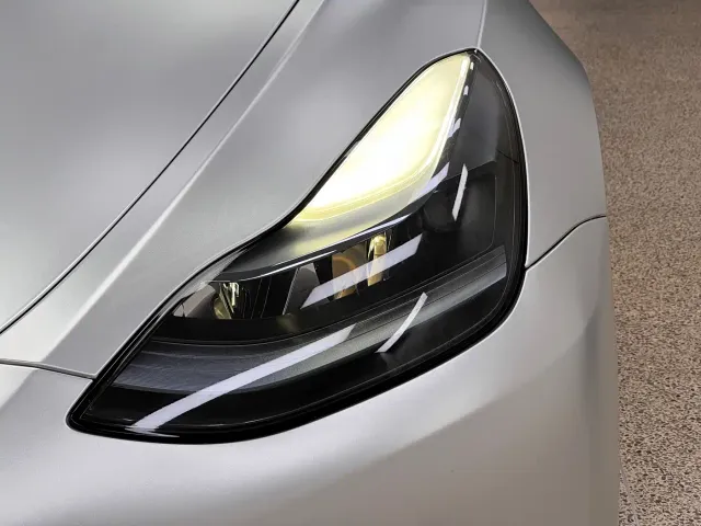 Tesla Model Y — Фото автомобиля 9