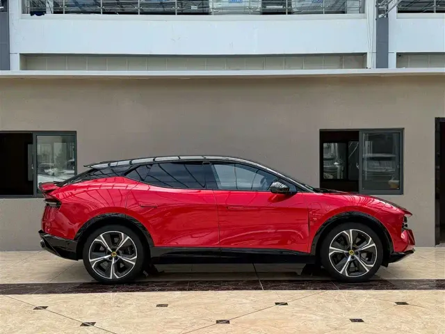 Lotus Eletre — Фото автомобиля 3