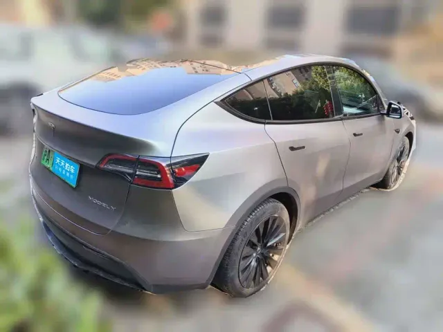 Tesla Model Y — Фото автомобиля 2