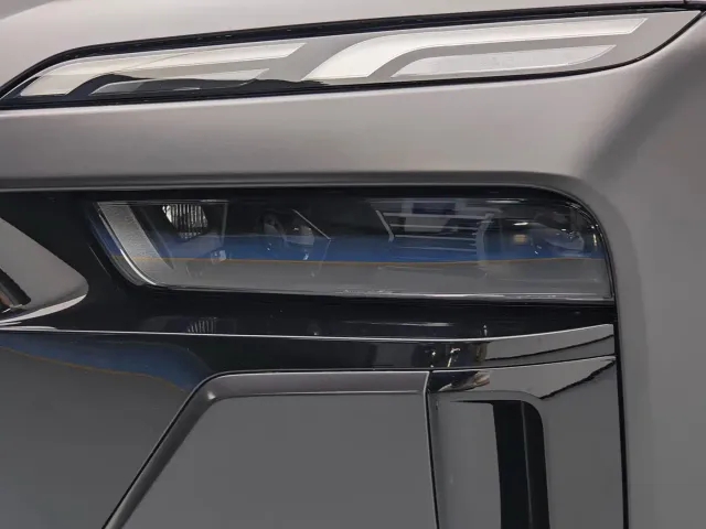 BMW i7 — Фото автомобиля 10