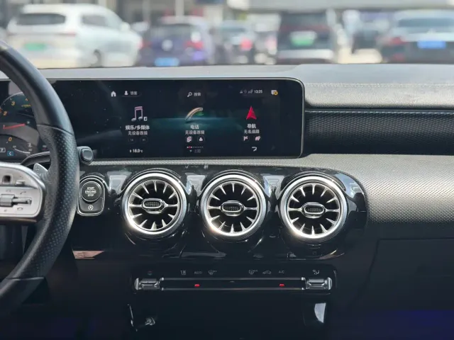 Mercedes-Benz A-Class — Фото автомобиля 10