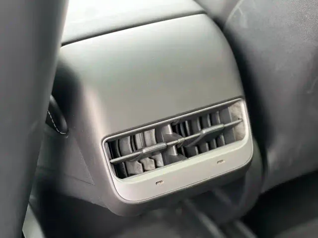 Tesla Model Y — Фото автомобиля 14