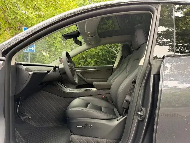 Tesla Model Y — Фото автомобиля 10
