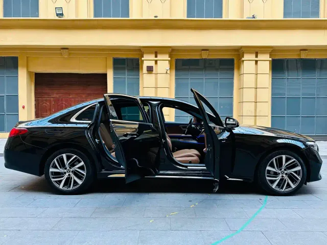 Mercedes-Benz E-Class — Фото автомобиля 7