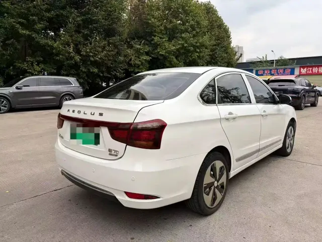 Dongfeng Fengshen E70 — Фото автомобиля 8