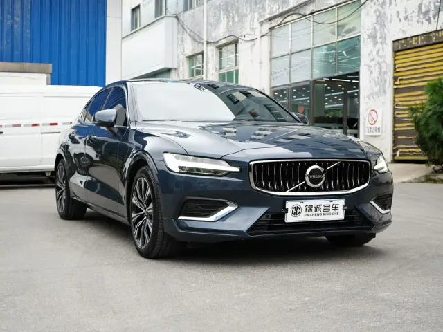 Volvo S60 — Фото автомобиля 3
