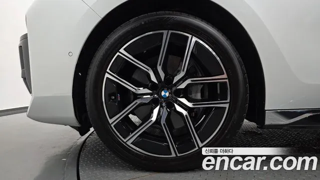 BMW 7-Series 7 серия (G70) 740i xDrive M Sport — Фото автомобиля 5