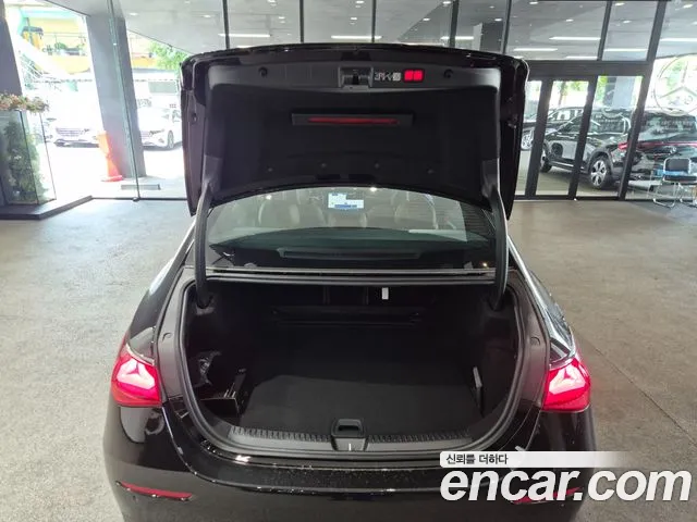 Mercedes-Benz E-Class — Фото автомобиля 16