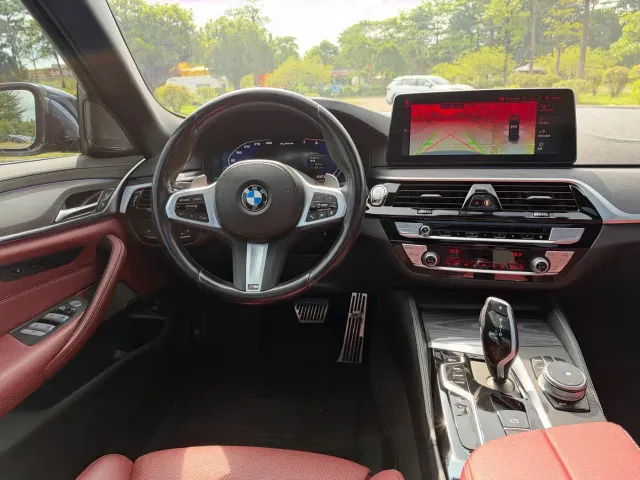 BMW 5 Series — Фото автомобиля 12