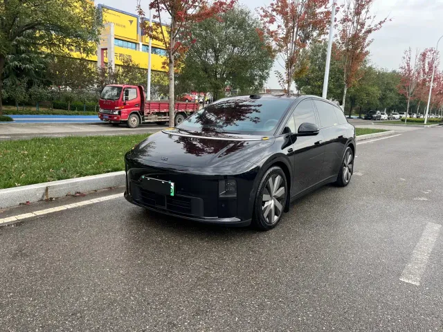 Фотография автомобиля — Li Auto i6