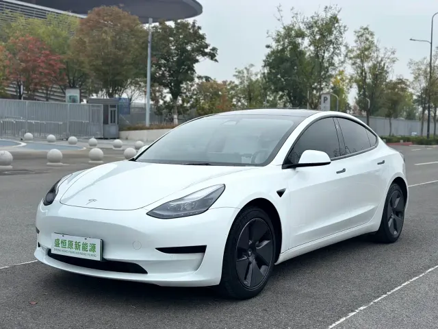 Фотография автомобиля — Tesla Model 3