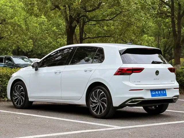 Volkswagen Golf — Фото автомобиля 7