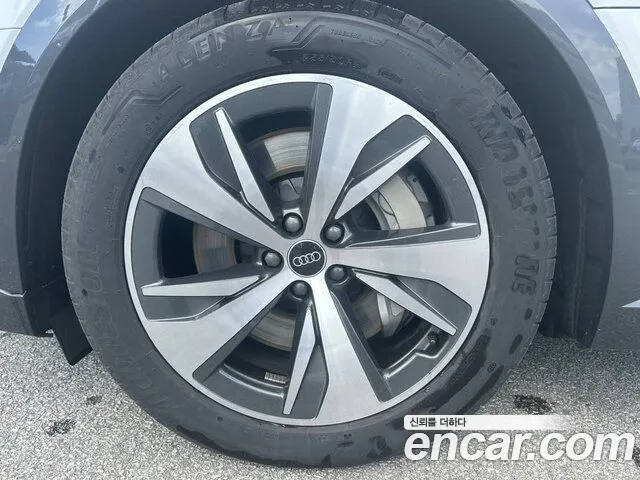 Audi Q8 e-tron GE — Фото автомобиля 5