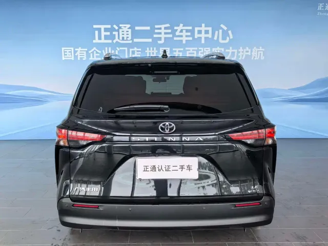 Toyota Sienna — Фото автомобиля 8