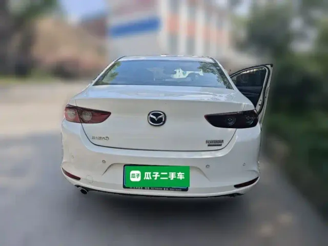 Mazda Axela — Фото автомобиля 3