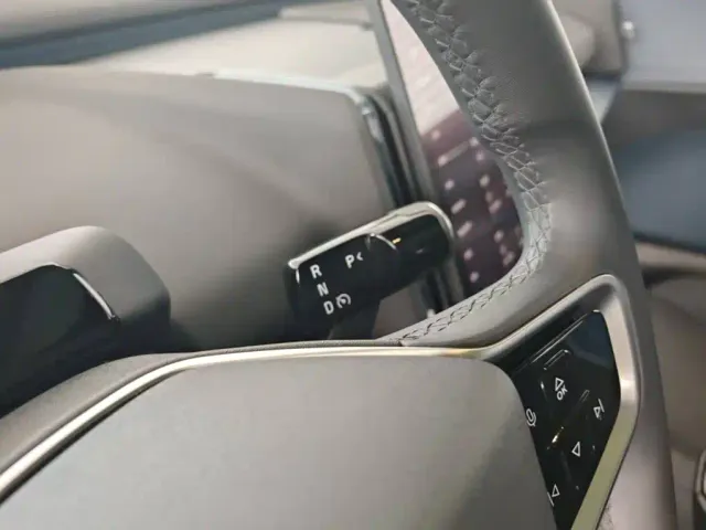 Volvo EX30 — Фото автомобиля 11