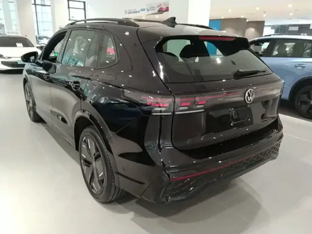Volkswagen Tiguan L — Фото автомобиля 4
