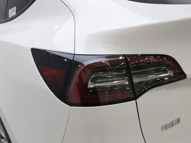 Tesla Model Y — Фото автомобиля 20