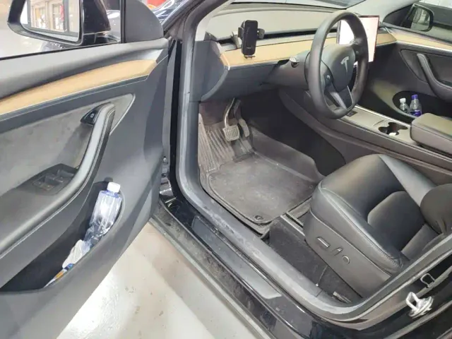Tesla Model Y — Фото автомобиля 15