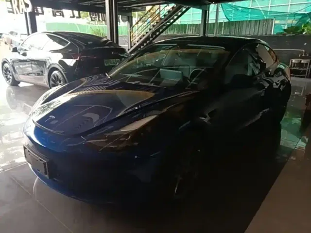 Фотография автомобиля — Tesla Model 3