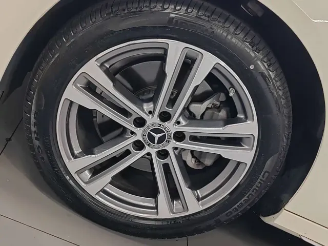 Mercedes-Benz E-Class — Фото автомобиля 18