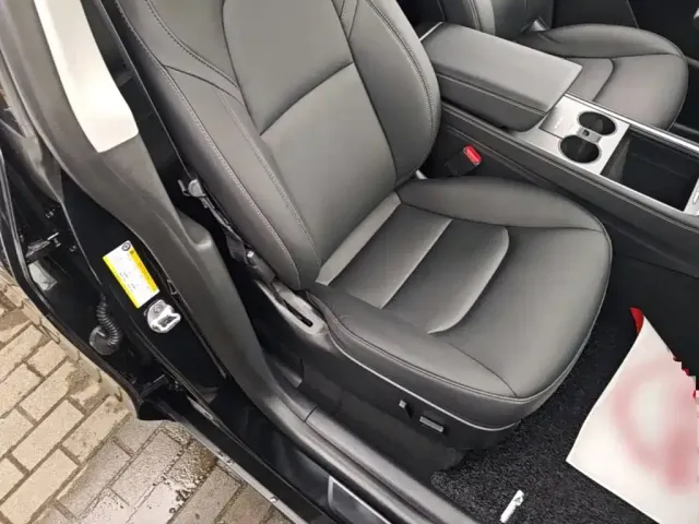 Tesla Model Y — Фото автомобиля 18