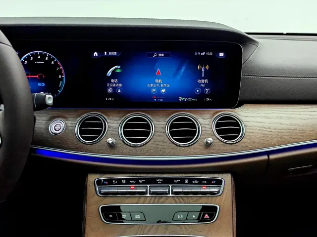 Mercedes-Benz E-Class — Фото автомобиля 11