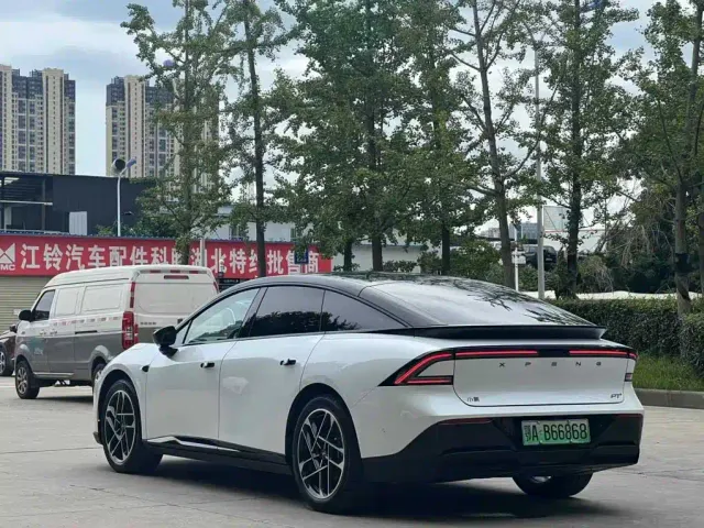 Xpeng P7+ — Фото автомобиля 9