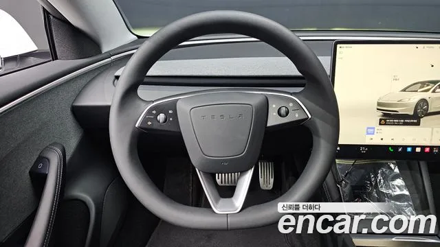 Tesla Model 3 — Фото автомобиля 12