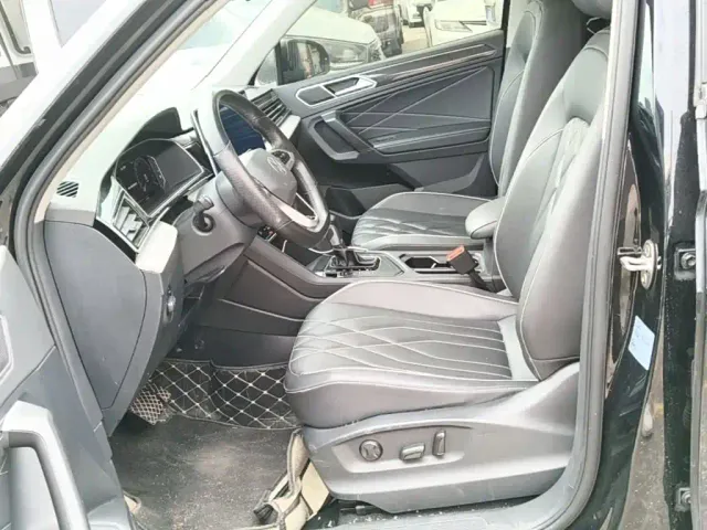 Volkswagen Tiguan L — Фото автомобиля 14