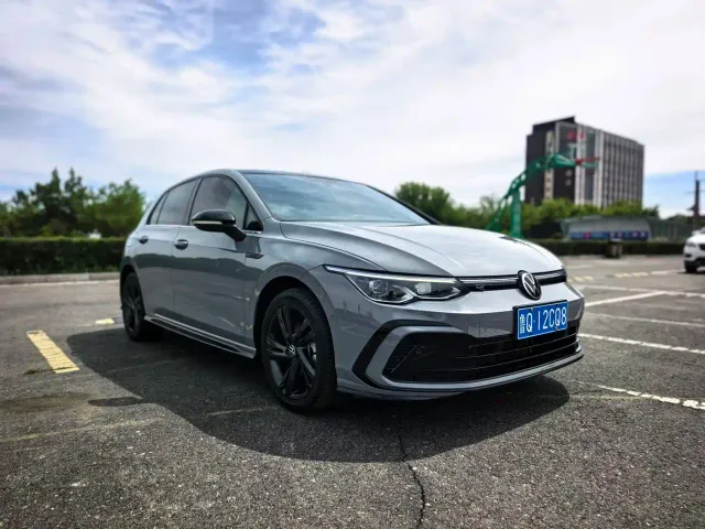 Volkswagen Golf 2023 Facelift 280TSI DSG R-Line Lite — Фото автомобиля 3