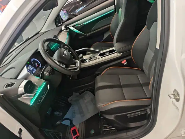 Geely Binyue — Фото автомобиля 14