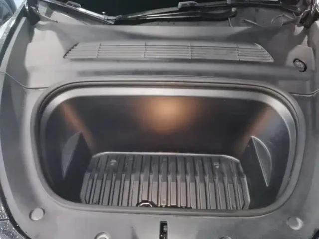 Tesla Model Y — Фото автомобиля 15