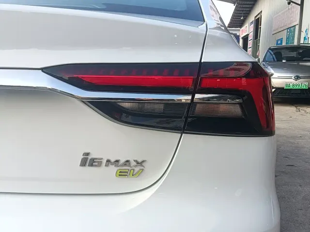 Roewe i6 MAX EV — Фото автомобиля 11