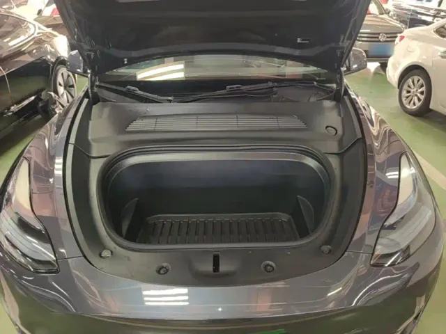 Tesla Model Y — Фото автомобиля 19