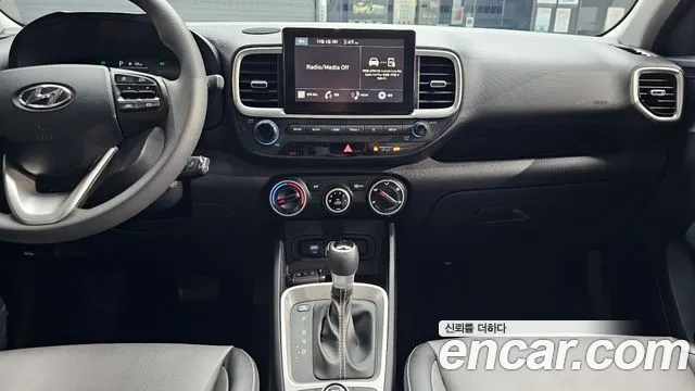 Hyundai Venue — Фото автомобиля 17