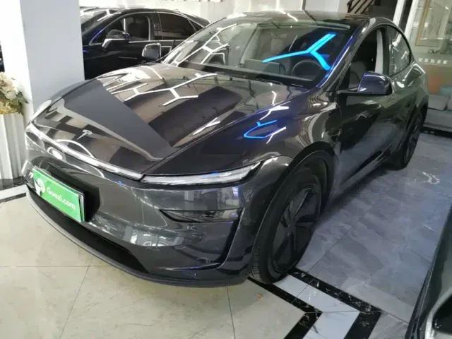 Фотография автомобиля — Tesla Model Y