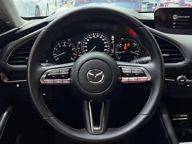 Mazda Axela — Фото автомобиля 10