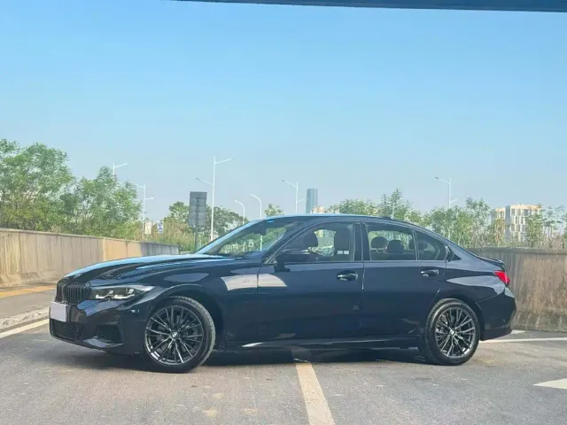 Фотография автомобиля — BMW 3 Series