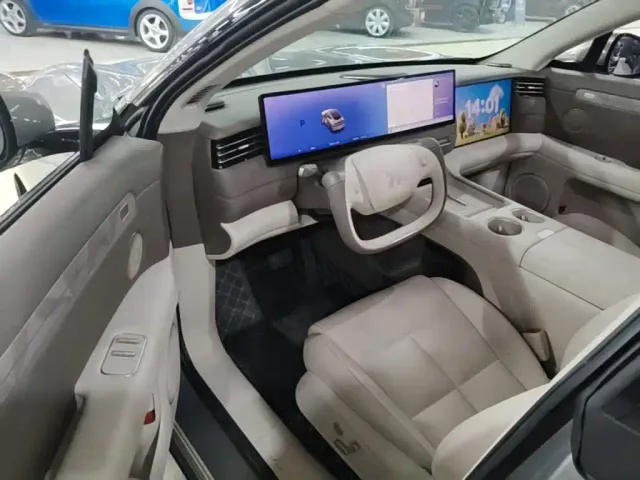 IM Motors LS6 — Фото автомобиля 12
